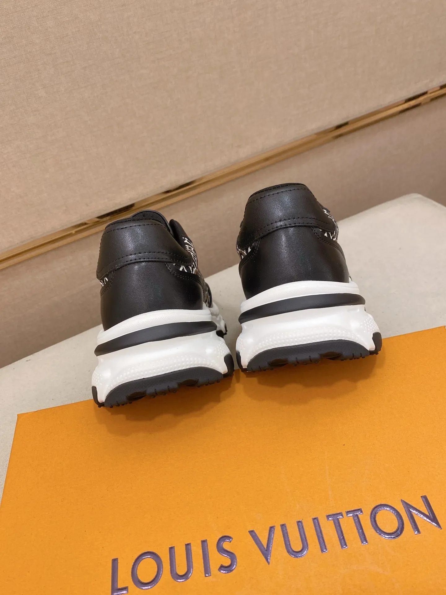 Men's shoes 442💰louis vuitton (Louis Vuitton/lv)🔍🔍The new counters are on sale at the same time. The uppers are imported from Italy. ⃣️Re-engraved🇮🇹💪💪, ⚠Sole: The original sole is specially provided by the original factory, the exclusive movable molded sole is super comfortable, ⚠Original and single goods 🔍high quality, you can enter and leave the counter at will, welcome to compare⚠. Code number: 38-44 (45/customized, non-refundable)